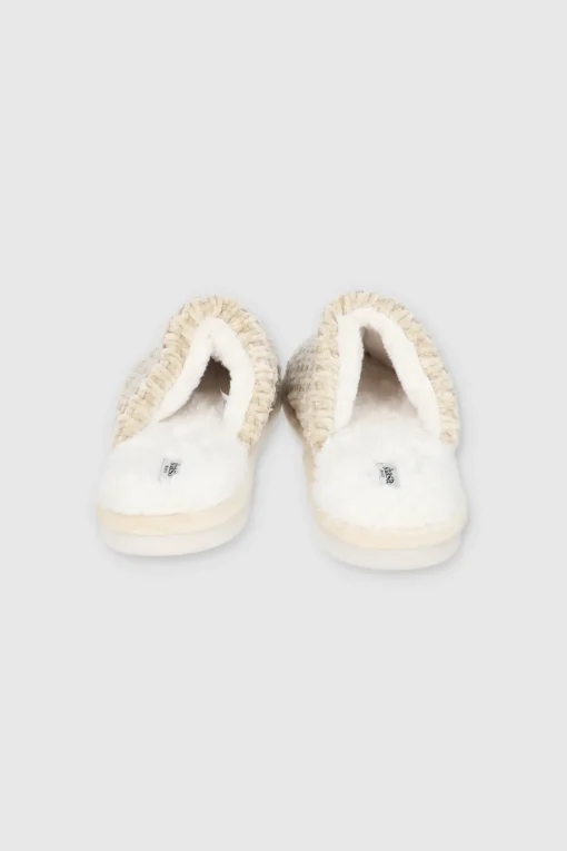 Pantufla mula tejida