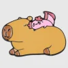 Pin capibara con ajolote