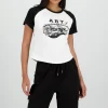 Playera crop detalle estampado contraste mangas