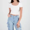 Playera de manga corta con escote