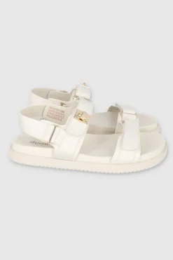 Sandalia dos tiras slingback detalle broche