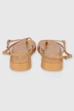 Sandalia plataforma tiras delgadas pata de gallo