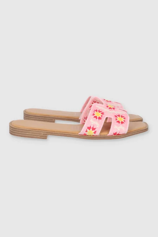 Sandalia tache crochet flores