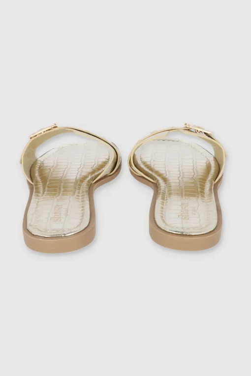 Sandalia tira ancha hebilla eyelets
