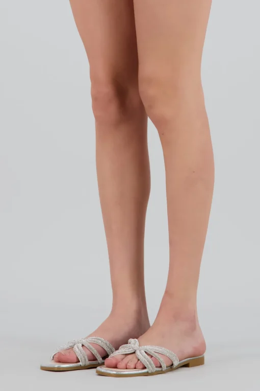 Sandalia tiras brillos cruzadas