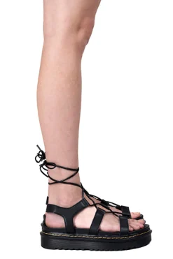 Sandalias agujeta delantera