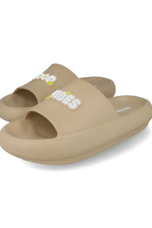 Sandalias slide frase delantera