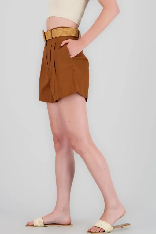Short amplio detalle cinturon lino