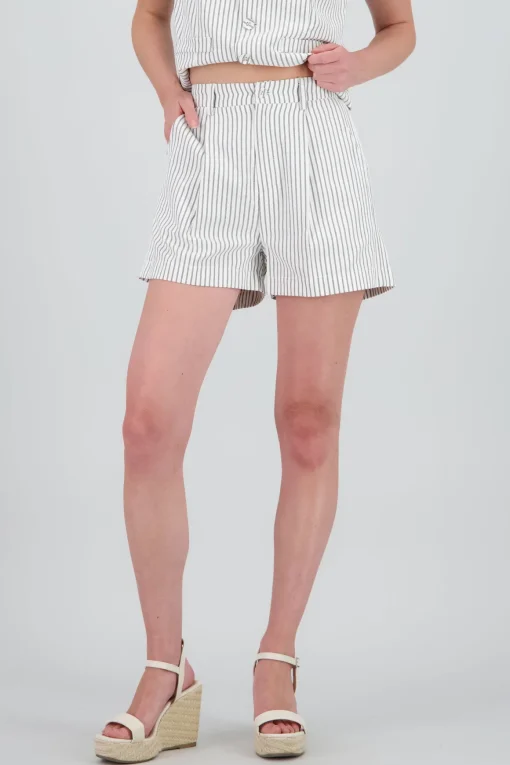 Short amplio rayas