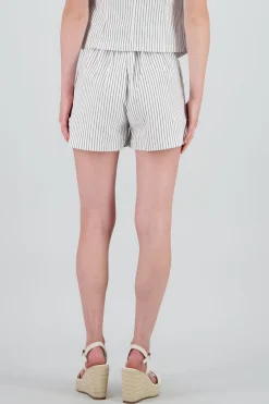 Short amplio rayas