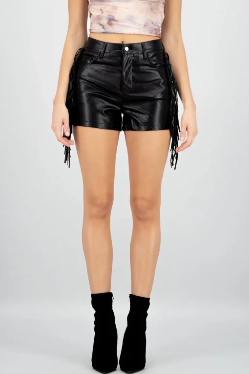 Short efecto piel detalle flecos