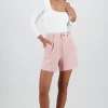 Short liso detalle presillas cinturon
