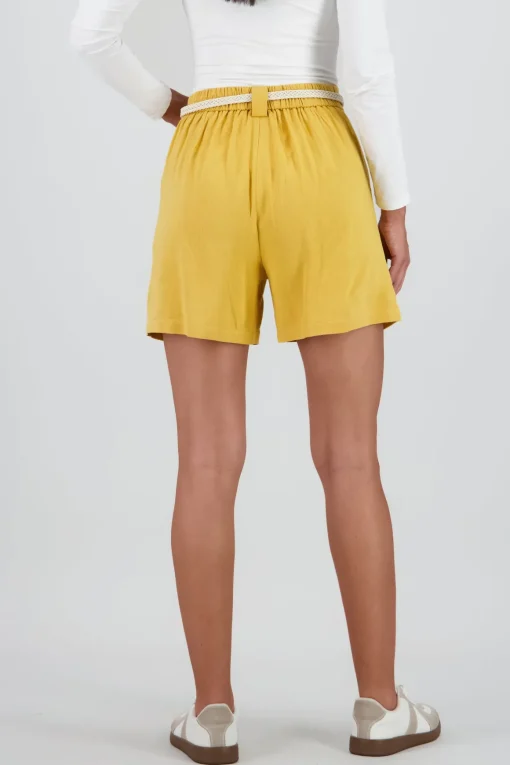 Short liso detalle presillas cinturon
