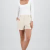 Short mini liso detalle dobladillo