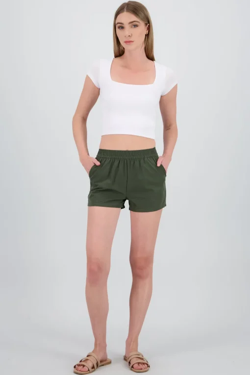 Shorts cortos con bolsas lisos