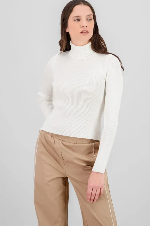 Sueter acanalado de cuello alto liso