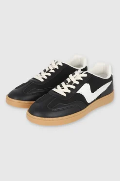 Tenis casual bordado lateral