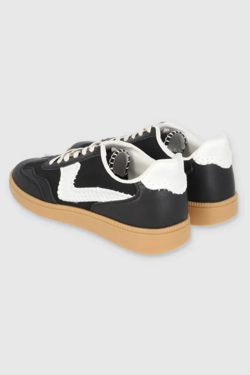 Tenis casual bordado lateral