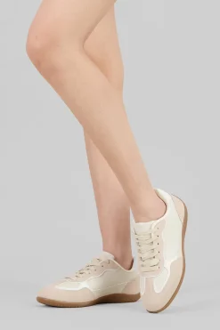 Tenis casual puntal