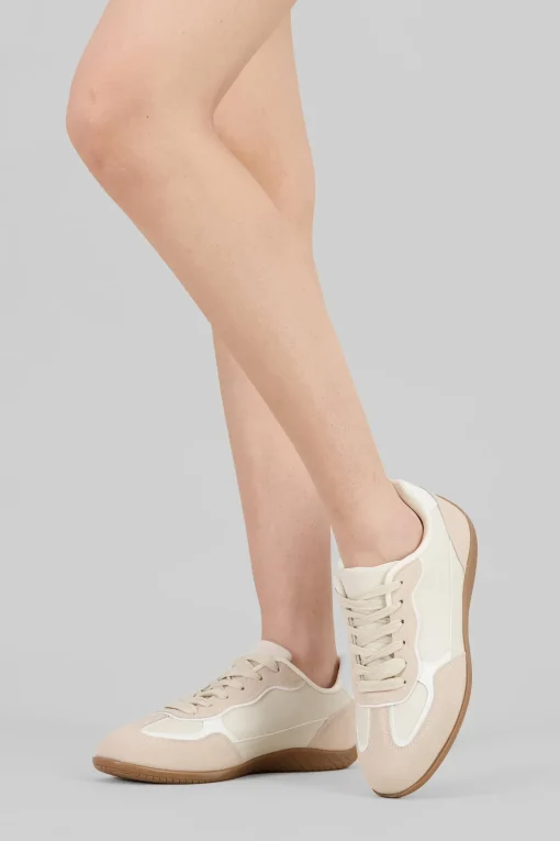 Tenis casual puntal