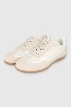 Tenis casual puntal