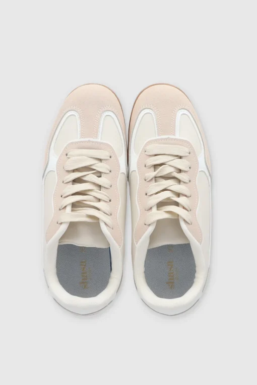 Tenis casual puntal