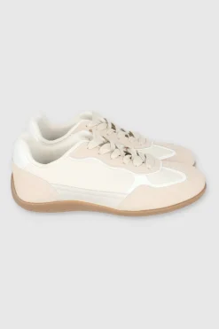 Tenis casual puntal
