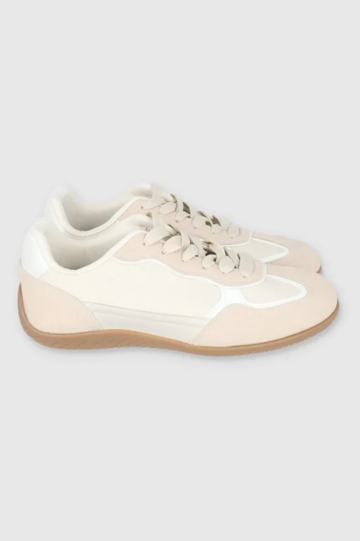 Tenis casual puntal