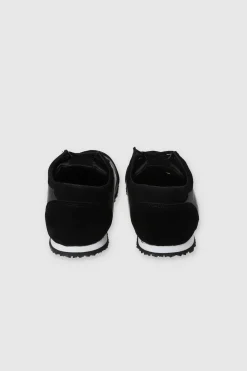 Tenis casual redondeado suede