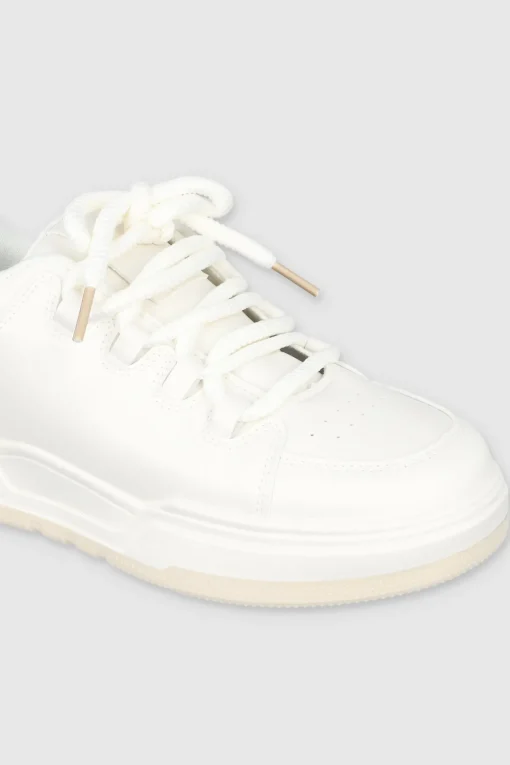 Tenis skater contrastes agujeta chunky