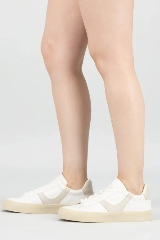 Tenis suela ancha detalle talon