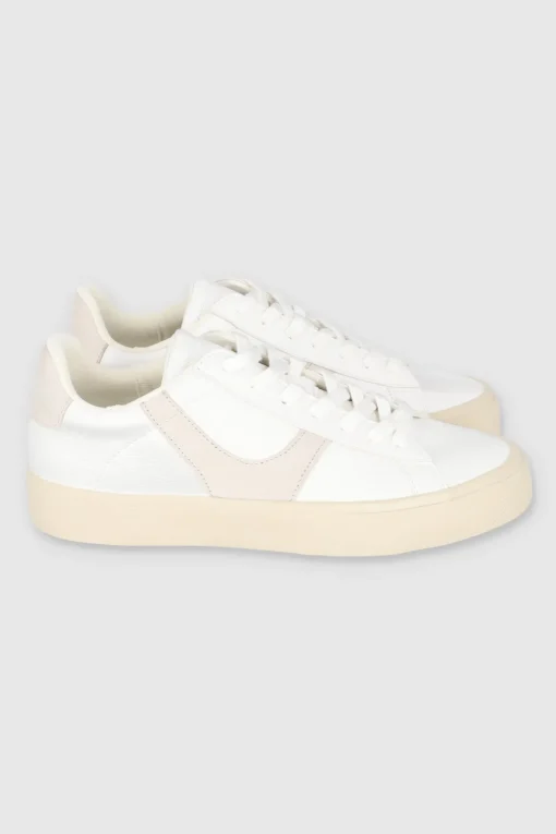 Tenis suela ancha detalle talon