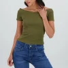 Top off shoulder manga corta