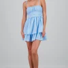 Vestido con escote cuadrado de olanes liso