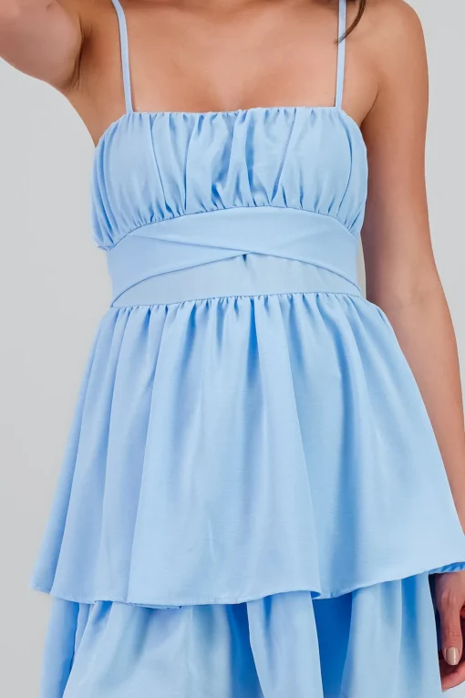 Vestido con escote cuadrado de olanes liso