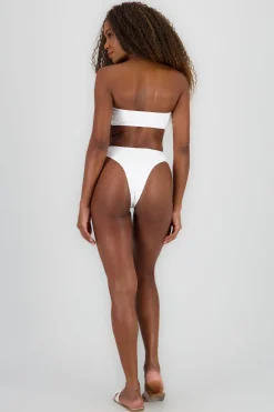 Bikini strapless detalle escote textura