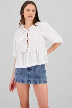 Blusa abullonada con moños lisa