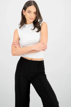 Blusa drapeada cuello alto