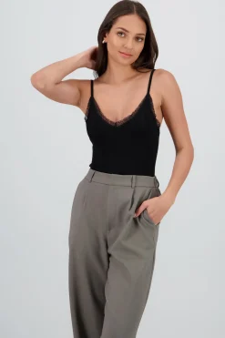 Body tirantes detalle encaje rib