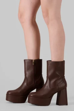 Bota plataforma desgastada