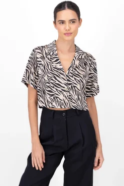 Camisa crop animal print