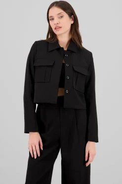 Camisa crop detalle bolsas 3D