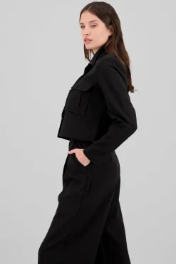 Camisa crop detalle bolsas 3D