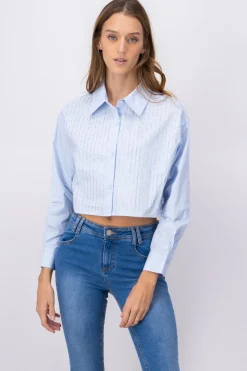 Camisa crop líneas brillosas