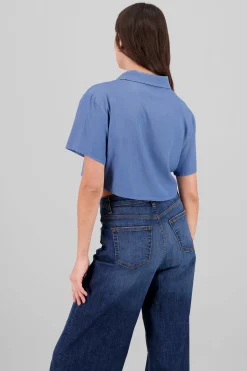 Camisa crop manga corta