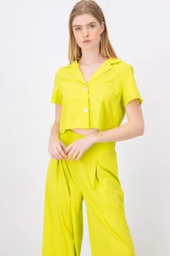 Camisa crop solapa botones