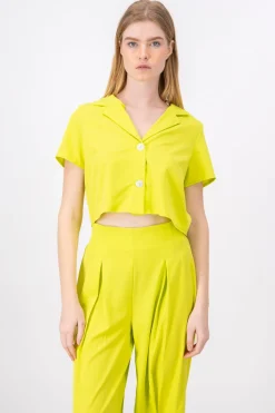 Camisa crop solapa botones