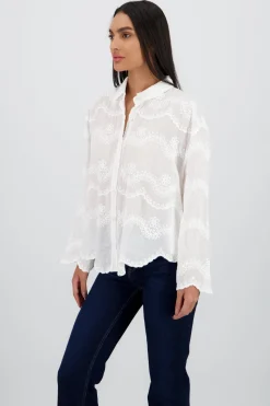 Camisa manga larga detalle cuello bordado botones