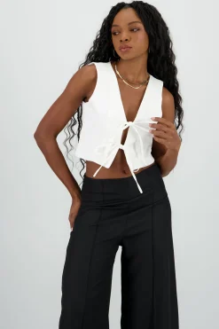 Chaleco crop detalle lazos