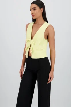 Chaleco detalle textura lazos